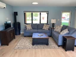 Erie Creek House - sleeps 4 - Image 2