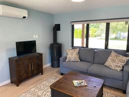 Erie Creek House - sleeps 4 - Image 3