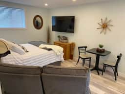 The Cozy Cove - cozy and bright bachelor suite - Image 3