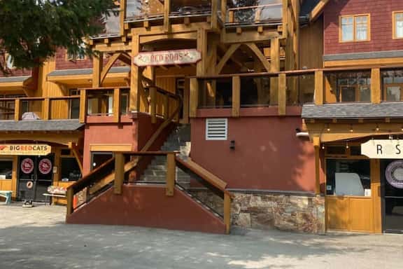 Red Robb #6 - 2 bedroom Sleeps 6 - Image 1