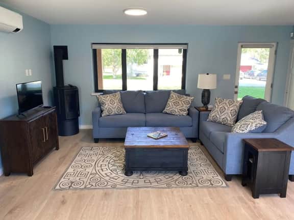 Erie Creek House - sleeps 4 - Image 2