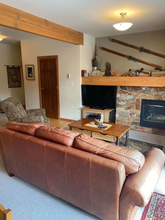 Red Robb #6 - 2 bedroom Sleeps 6 - Image 4