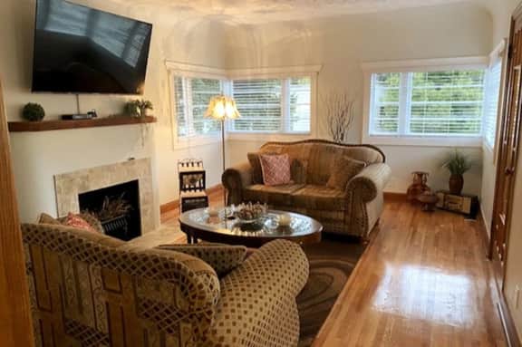 The Red Step- Beautifully renovated heritage home - Image 2